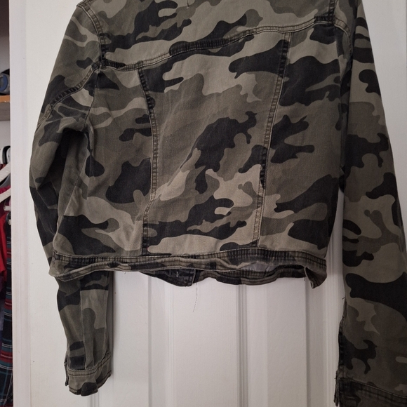 Camo Jacket - Picture 8 of 9